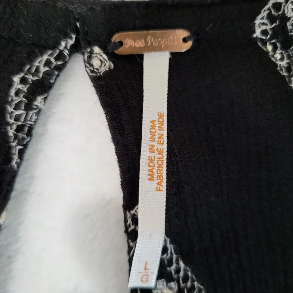 FREE PEOPLE Diamond Embroidered Bell Sleeve Top Black/White SZ L - Picture 10 of 10